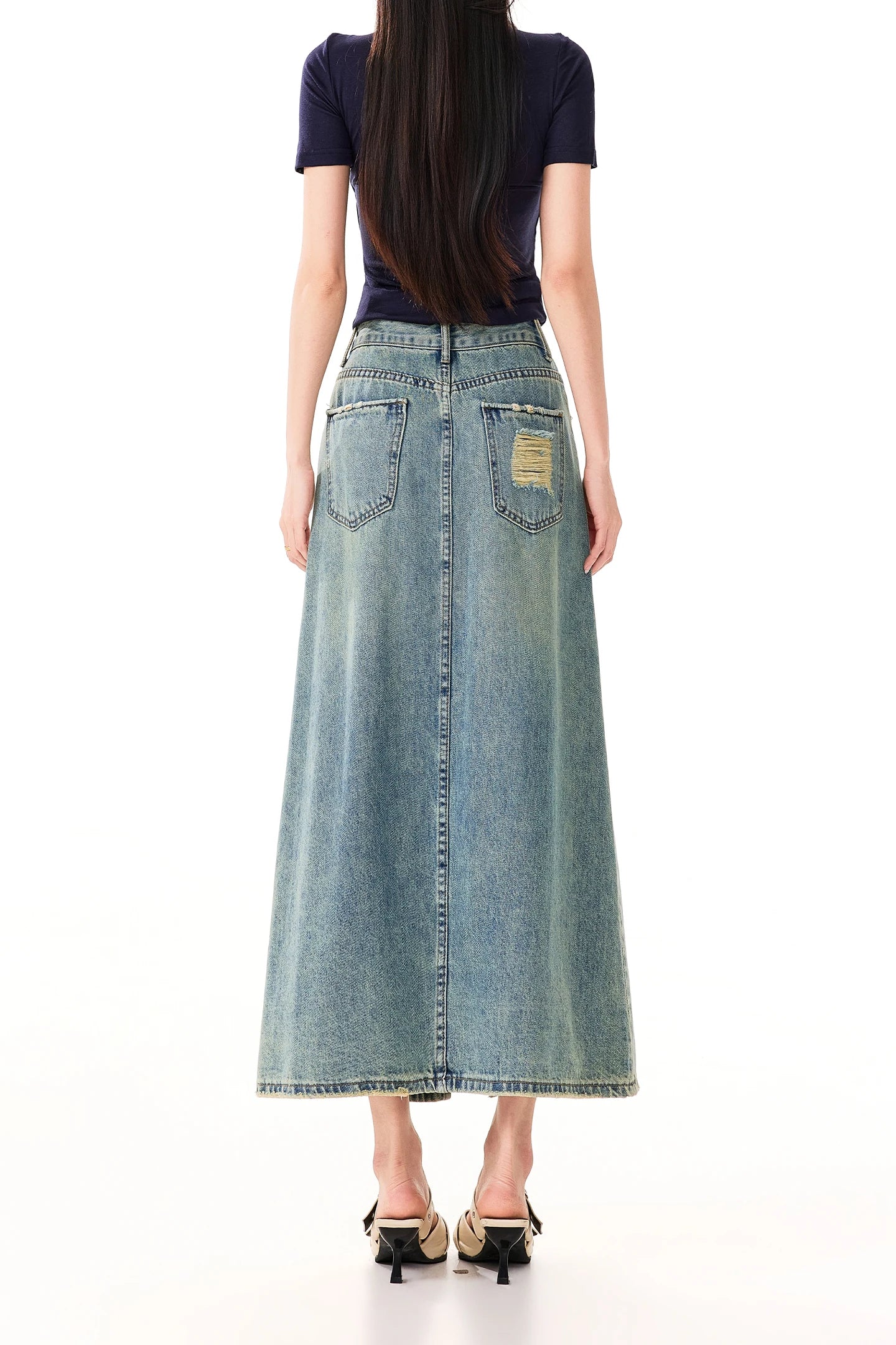 2026 Spring/Summer New American Casual Retro Denim Midi Skirt with Slit, High Waist, and Bodycon Design